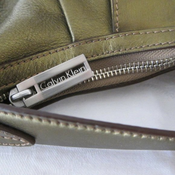 CALVIN KLEIN SMALL PLEATED METALLIC PEWTER FAUX LEATHER HANDBAG - NWOT - Picture 2 of 5